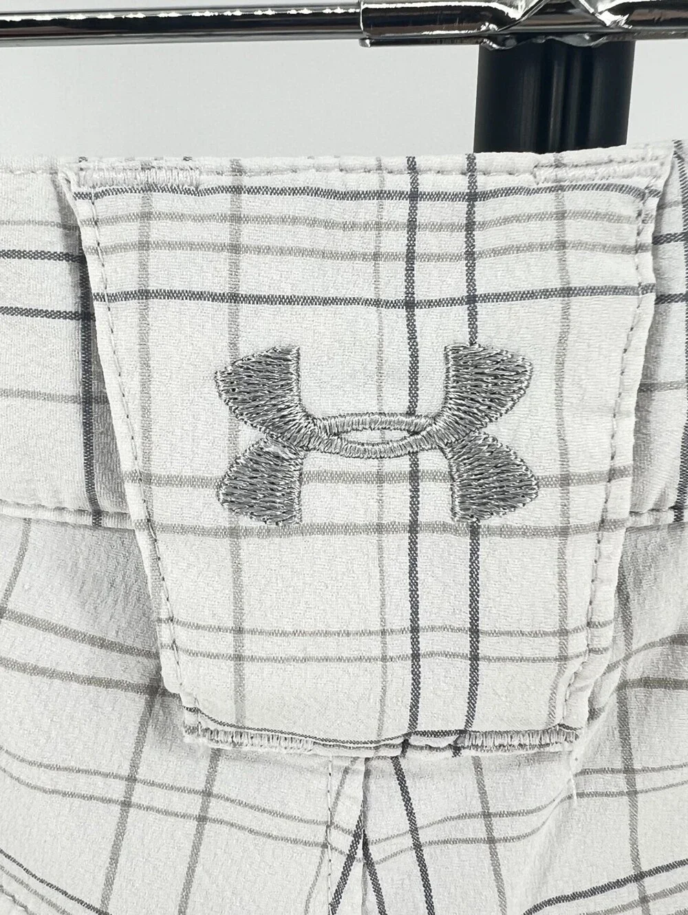 Under Armour plaid Size 40 Men's (1-38) golf shorts